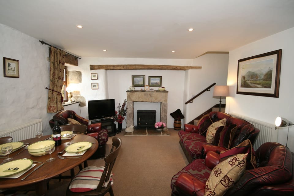 Sitting room/ dining area