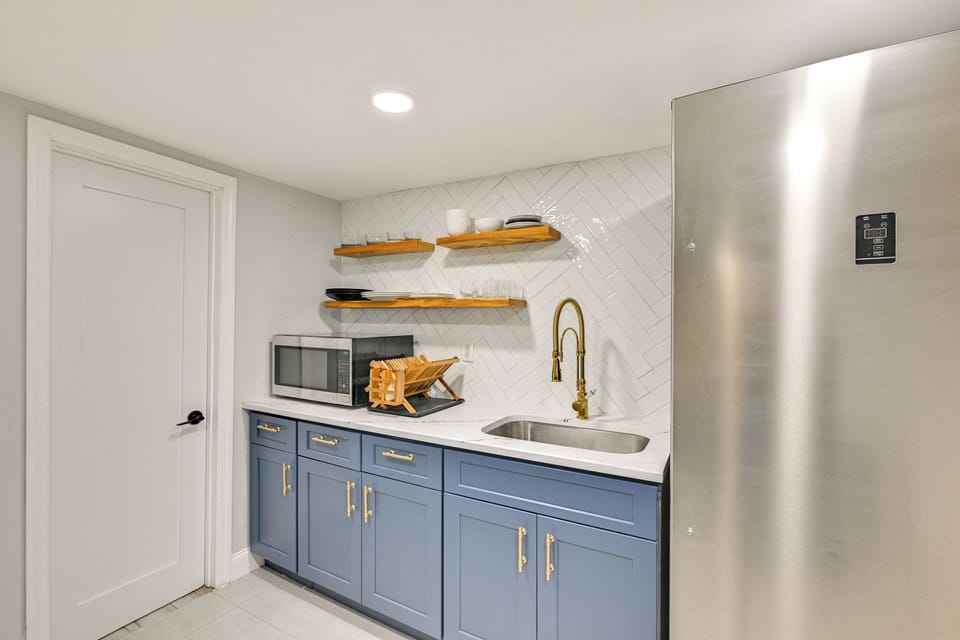 Kitchen | Cooking Basics | Free WiFi