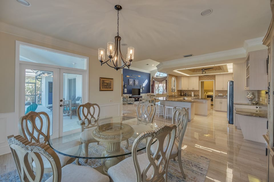 Dining Room, Dining Table, Table, Furniture, Indoors
