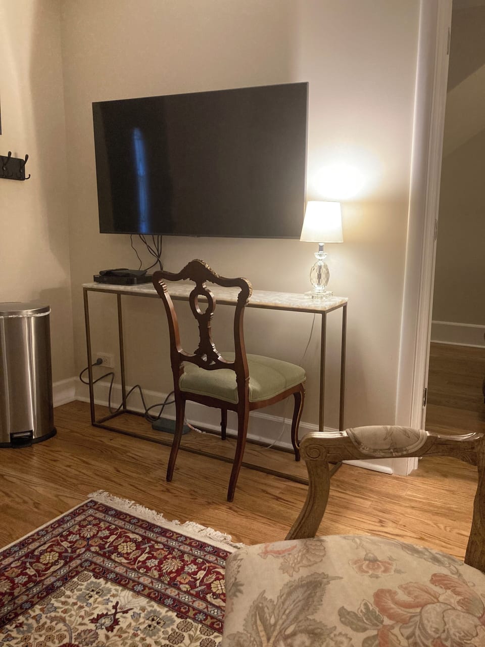 Desk with power strip and large flatscreen Smart TV/Monitor, FREE Cable Channels