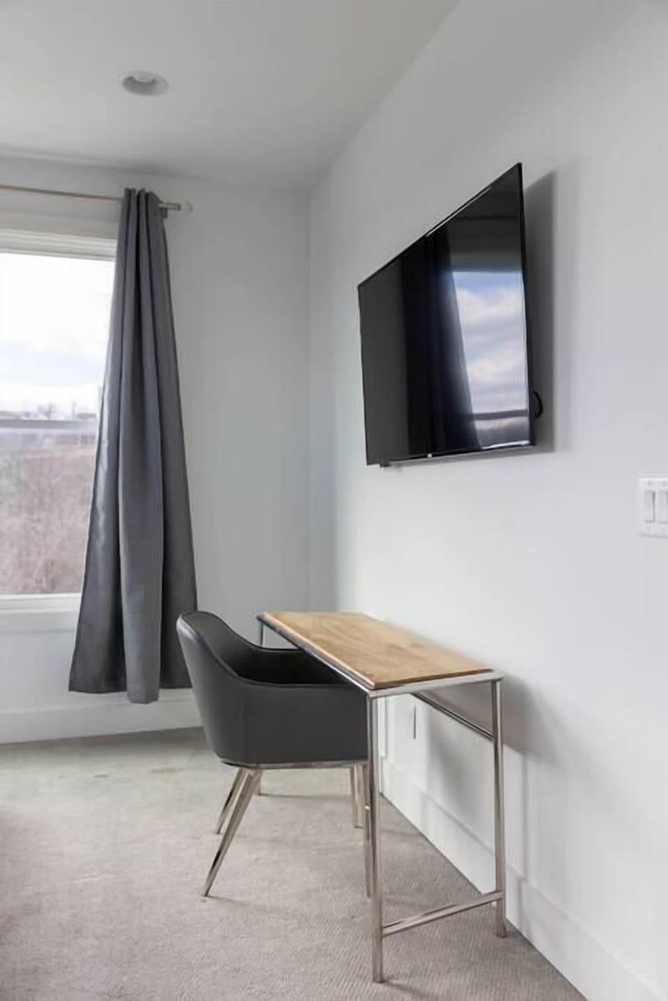Desk in Queen Guestroom