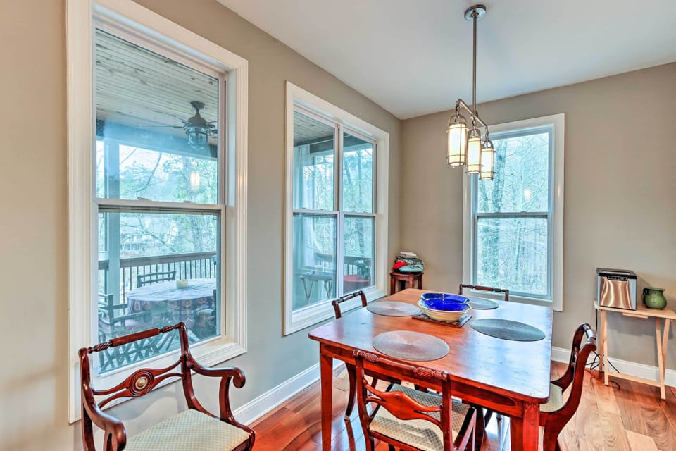 Breakfast Nook | Dishware & Flatware