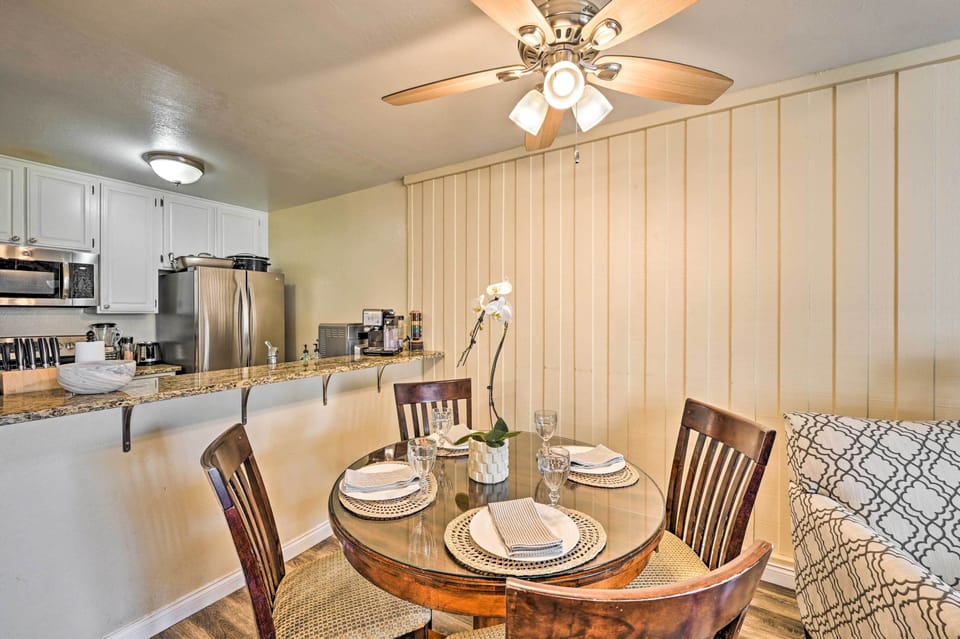 Dining Area | Dishware & Flatware Provided