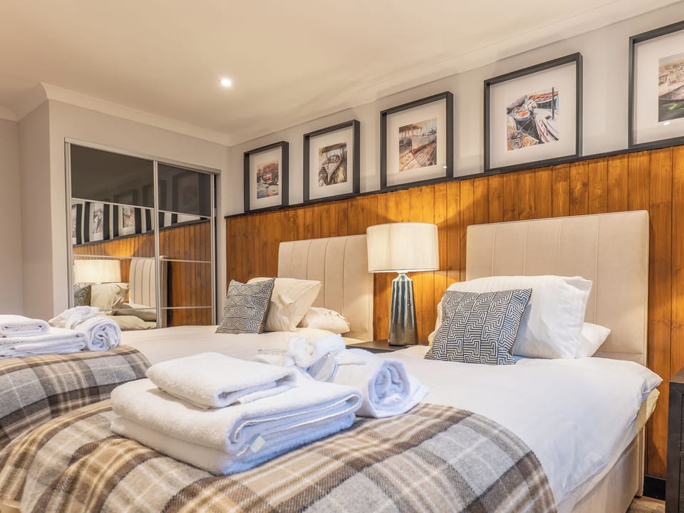 Twin bedroom | Eachaig Cottage - Stratheck Holiday Cottages, Near Dunoon