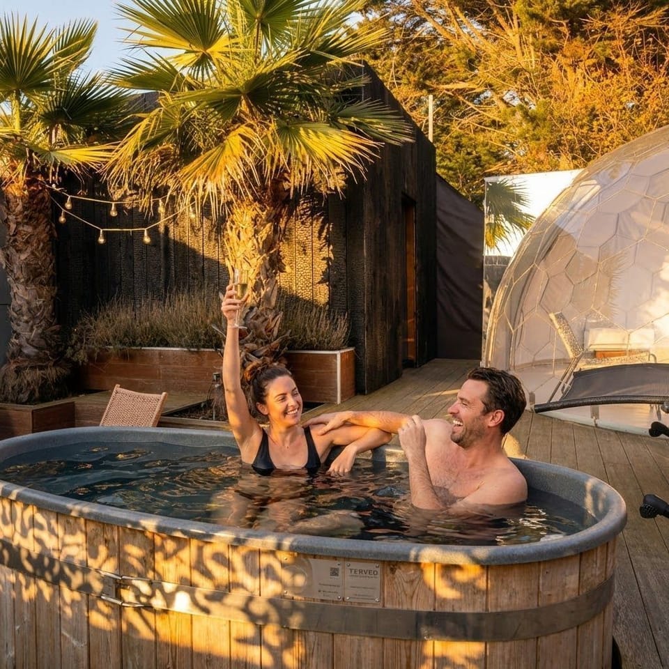 Outdoor spa tub