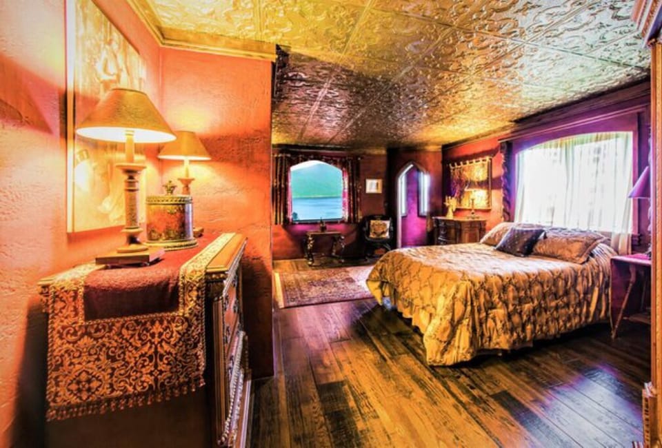 'The Royal Bedroom' in Highlands Castle 