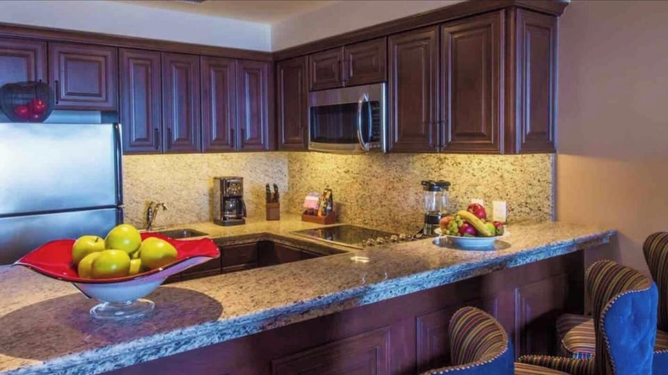 Full Kitchen 