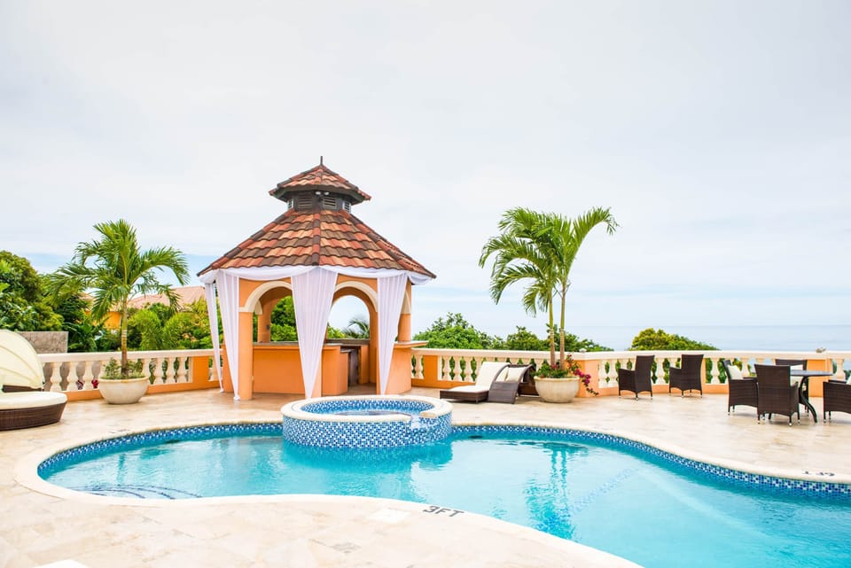 Pool with Hot Tub