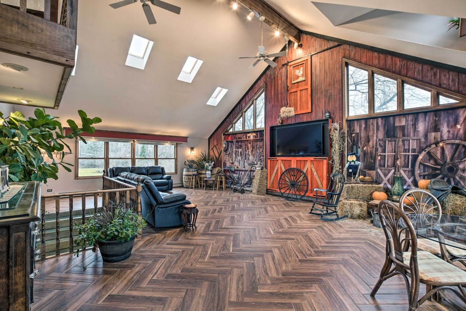 Bartlett Vacation Rental | 4BR | 2BA | Stairs Required | 3,100 Sq Ft