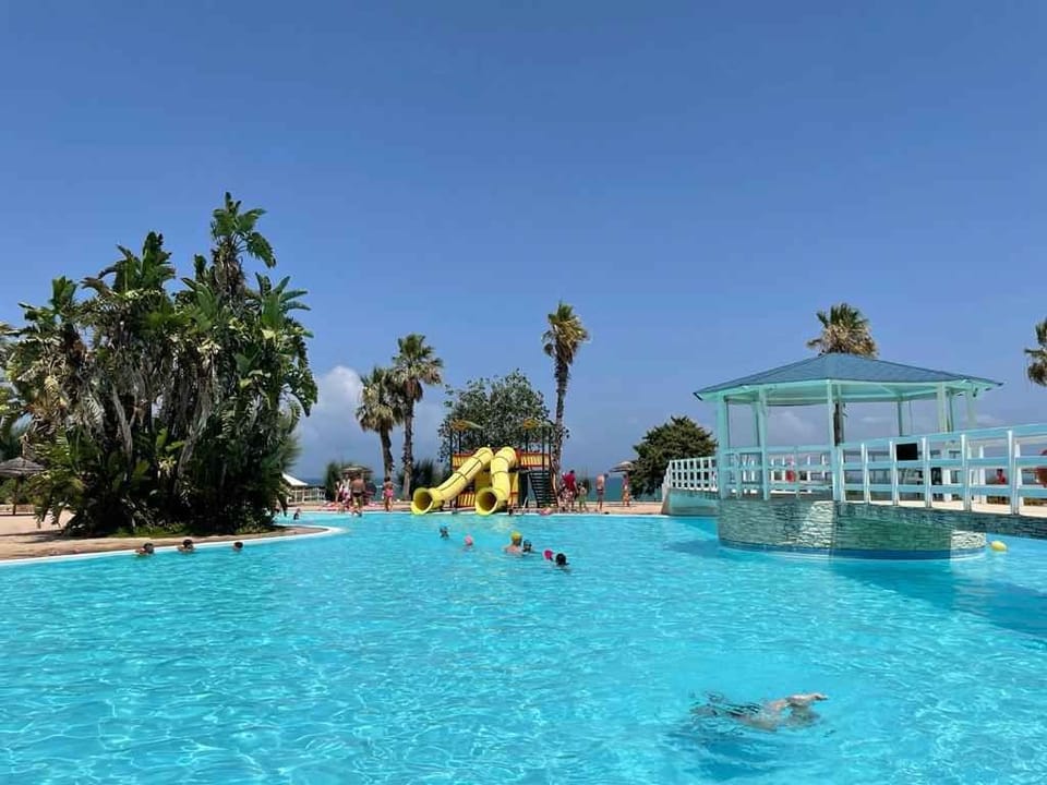 Mobilehome with air conditioning, terrace and pool Campground/ 
RV Resort in Province of Foggia