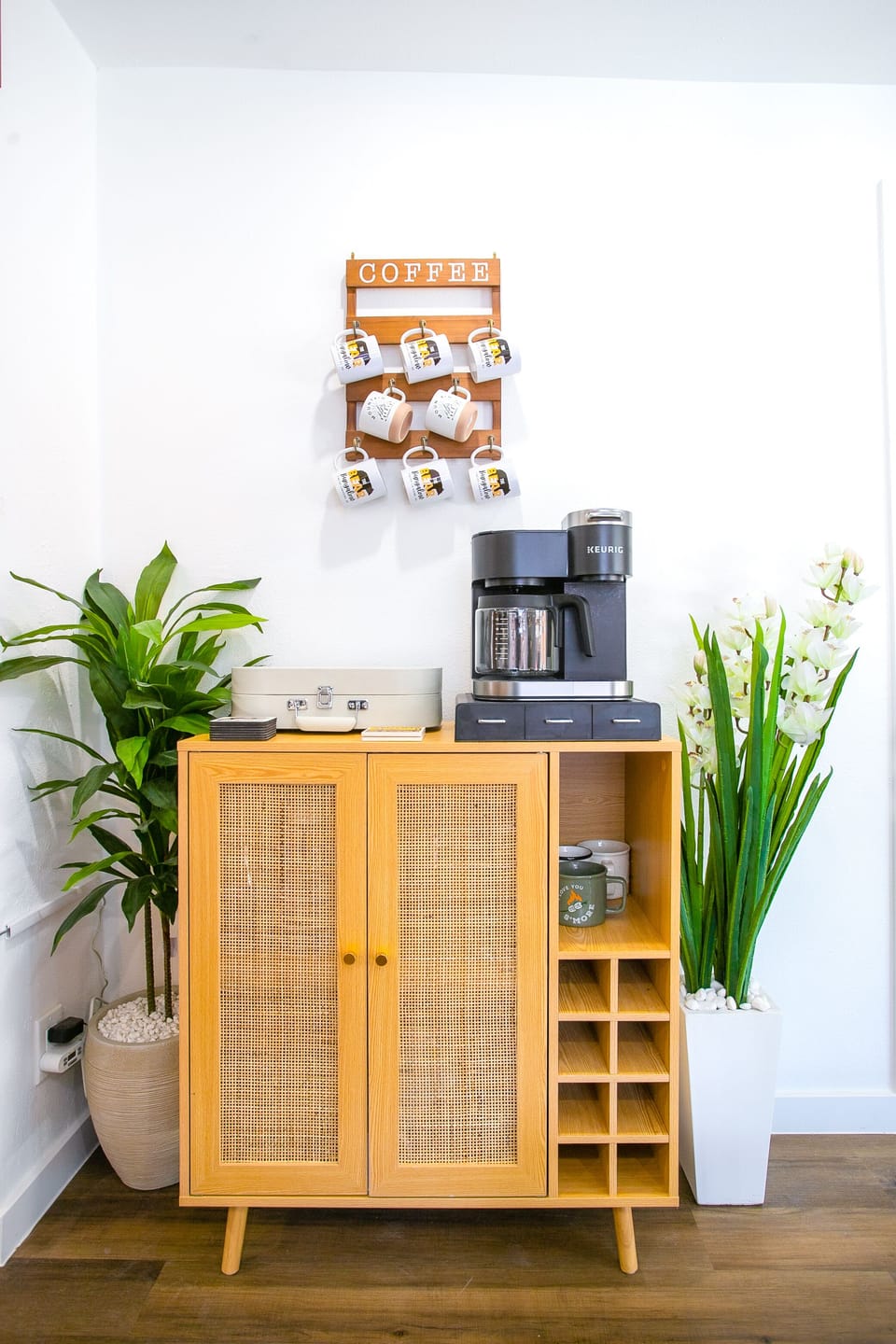 Make your morning coffee accompanied by some vinyl records! Kcups/Carafe/Regular