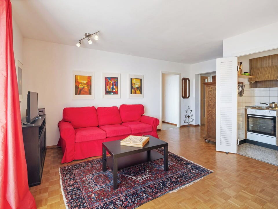 Furniture, Couch, Interior Design, Flooring, Floor, Living Room, Apartment, Room, Ceiling