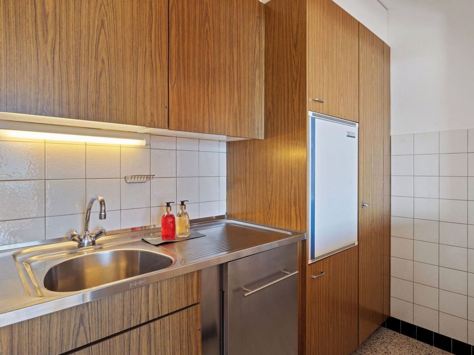 Kitchen, Countertop, Flooring, Wood, Kitchen Appliance, Interior Design, Kitchen Sink, Major Appliance, Cabinetry, Floor