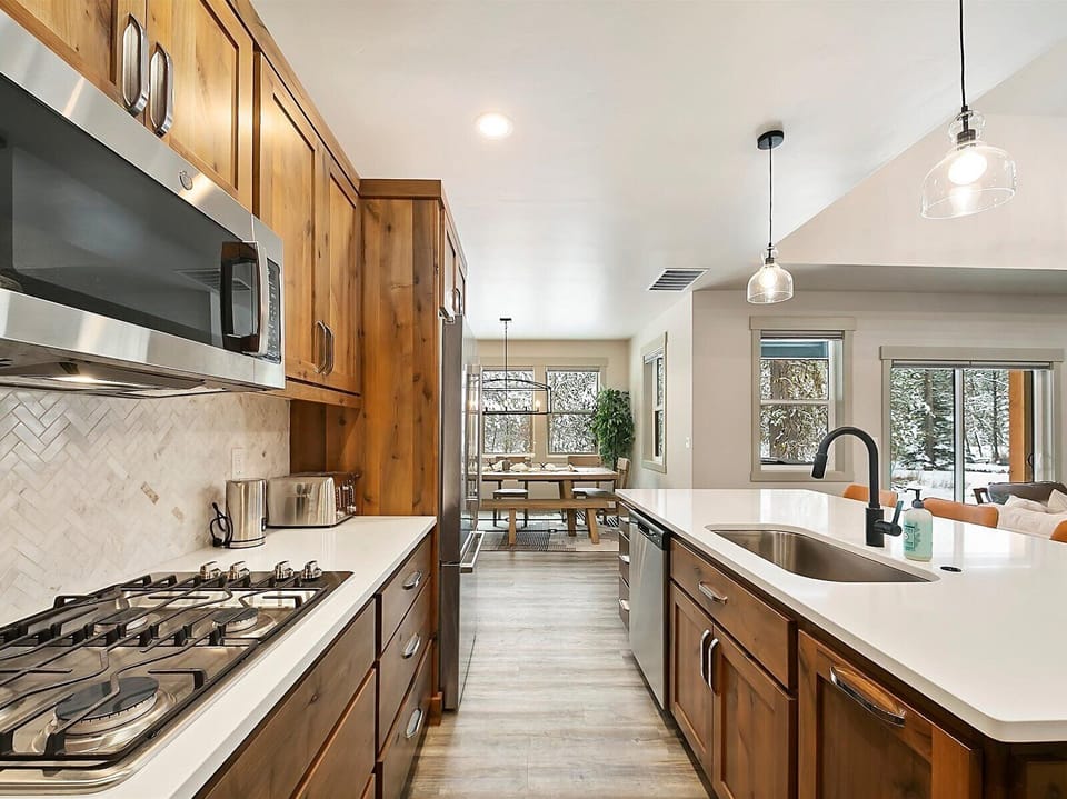Full-tile backsplash