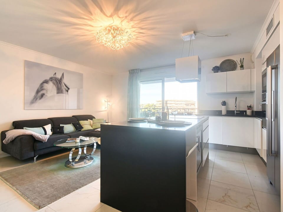 Property, Cabinetry, Countertop, Building, Table, Lighting, Architecture, Interior Design, Flooring, Kitchen