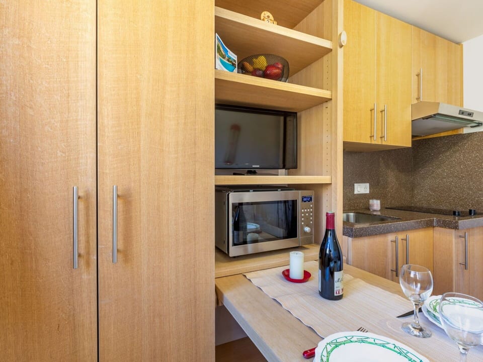 Cabinetry, Furniture, Tableware, Wood, Countertop, Building, Shelving, Kitchen Appliance, Shelf, Interior Design