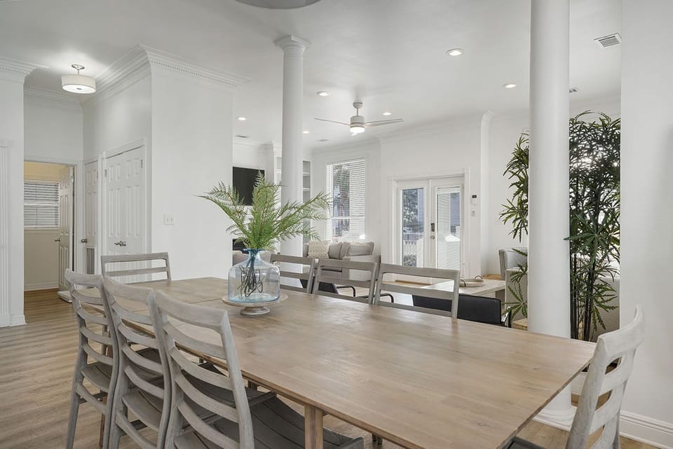 Lazy Bones - Crystal Beach - Dining Room
