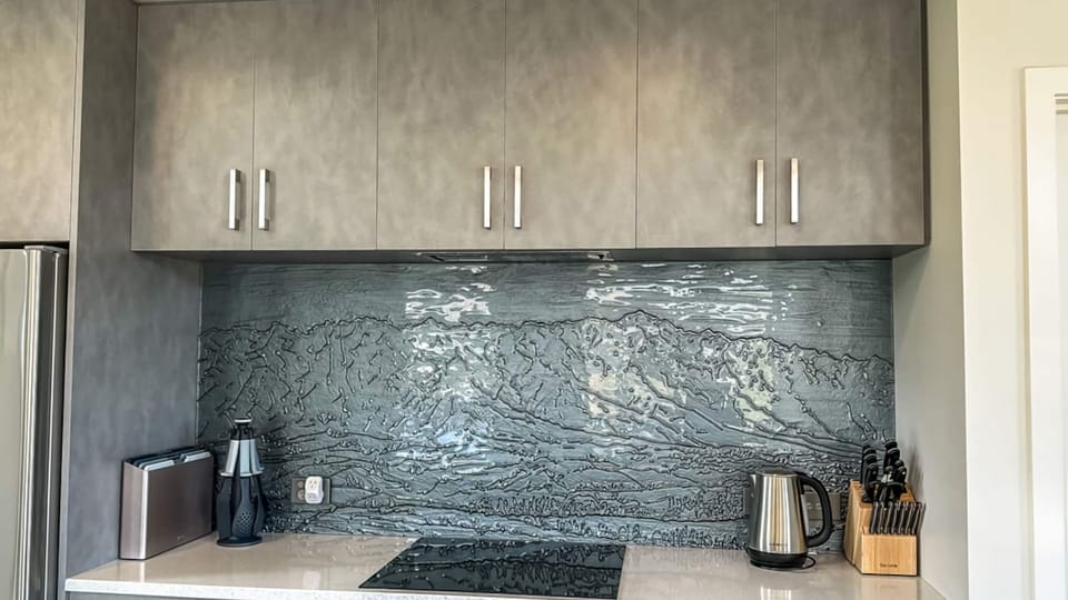 Feature splash-back in kitchen