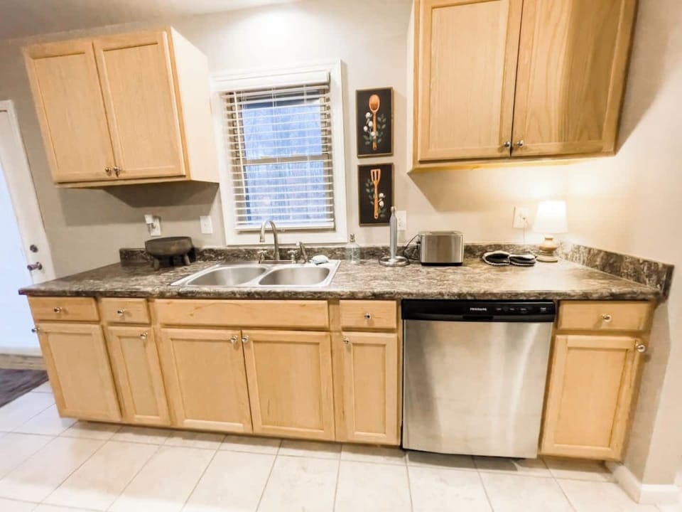 Full kitchen with all appliances 