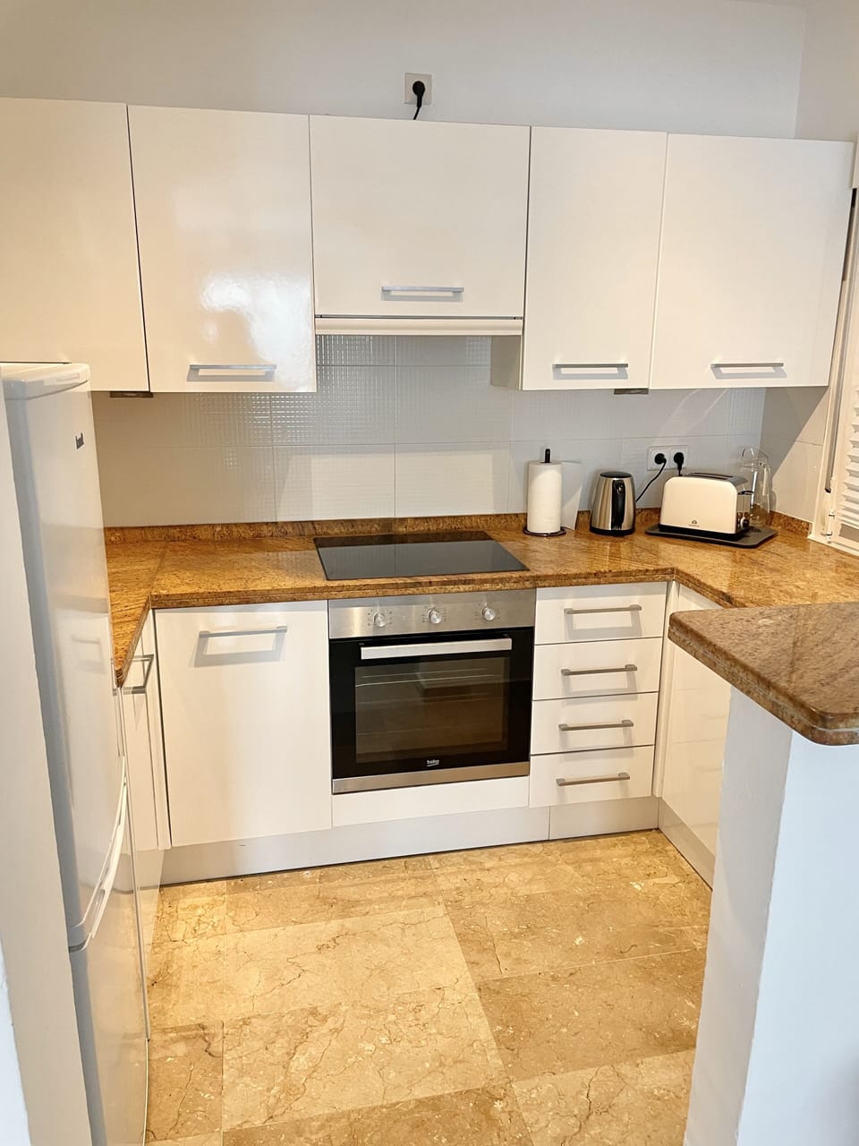 Full kitchen with oven, hob, kettle, toaster, dishwasher & nespresso machine