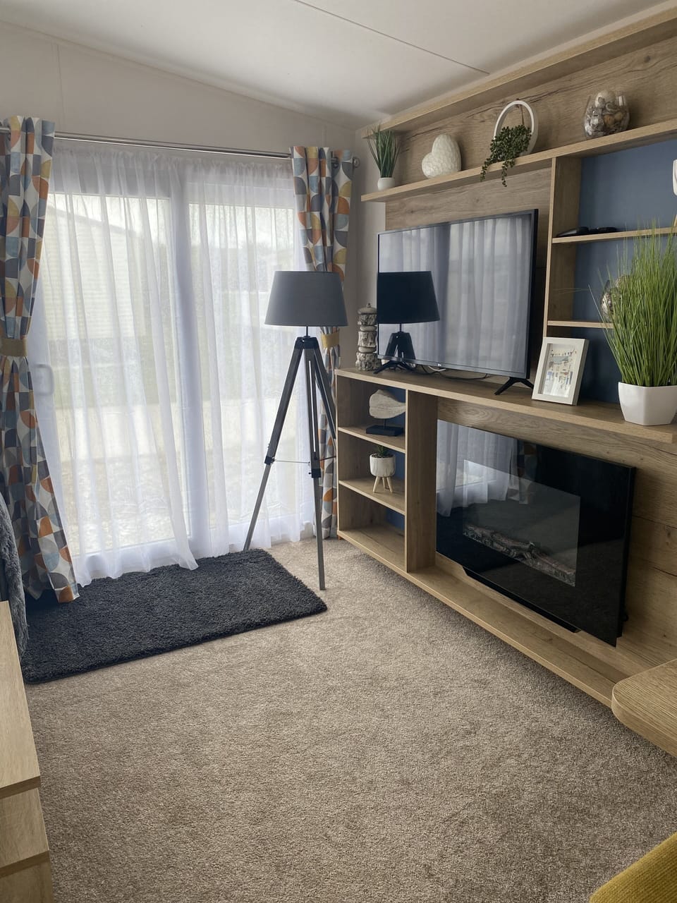 TV & Fire - Access to Balcony