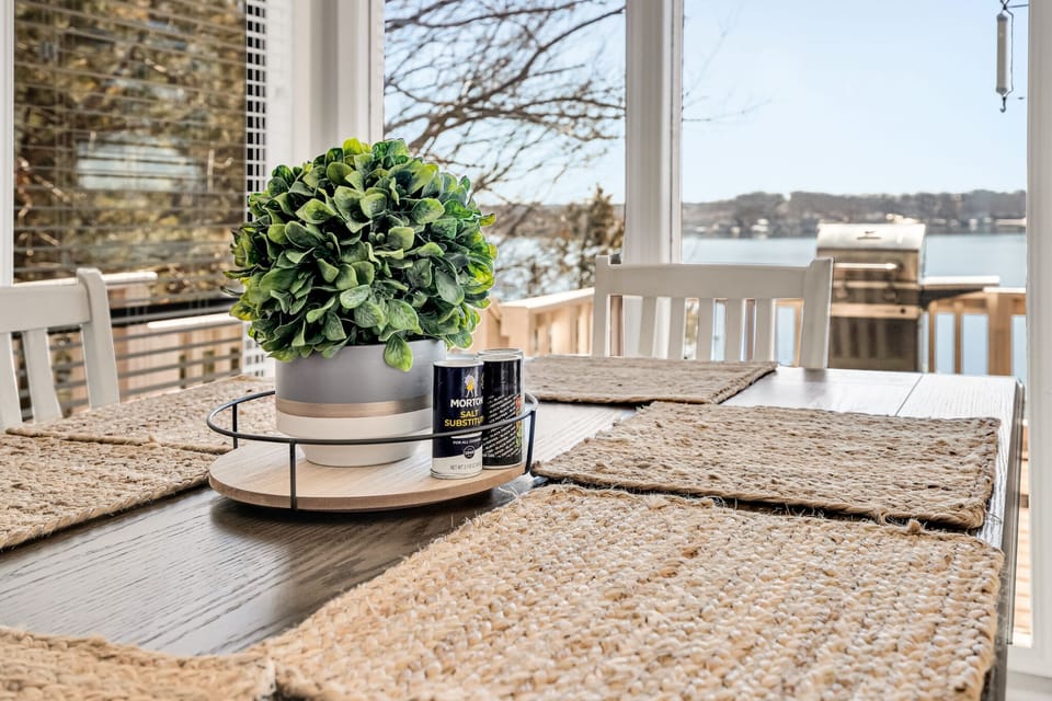 Lakeviews from the dining area
