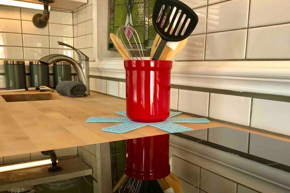 KITCHENETTE VI