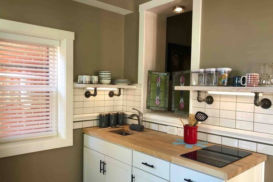 KITCHENETTE IV