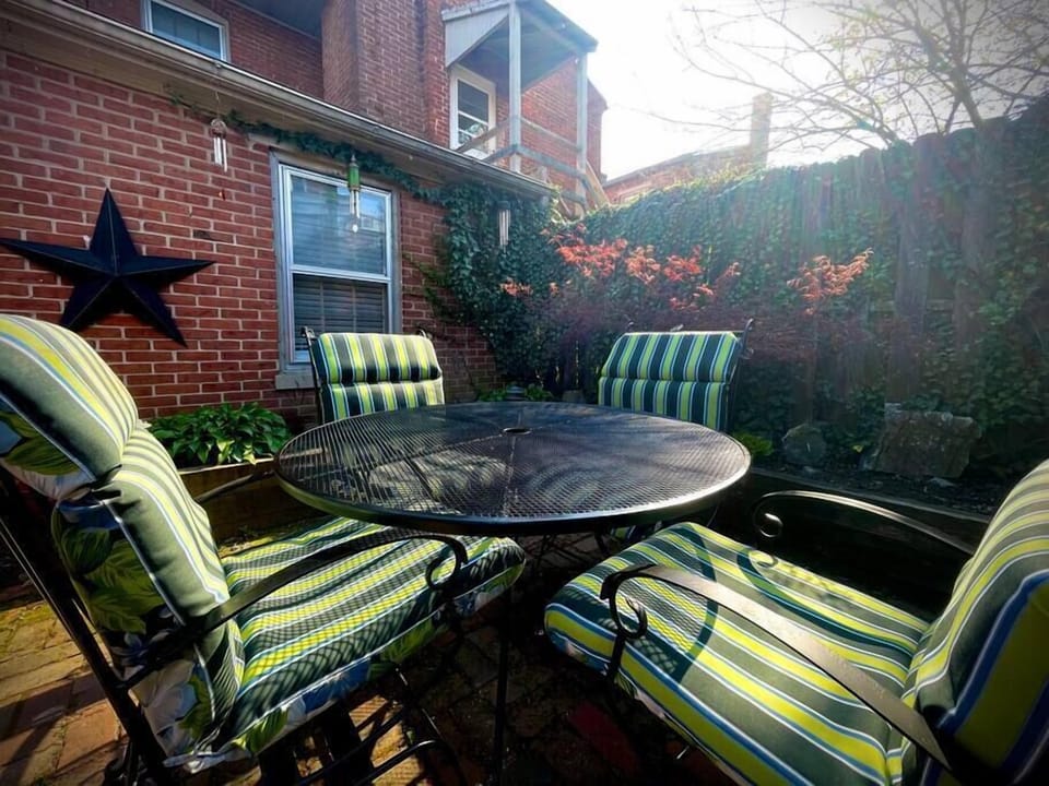 Shared Patio Area & Grill