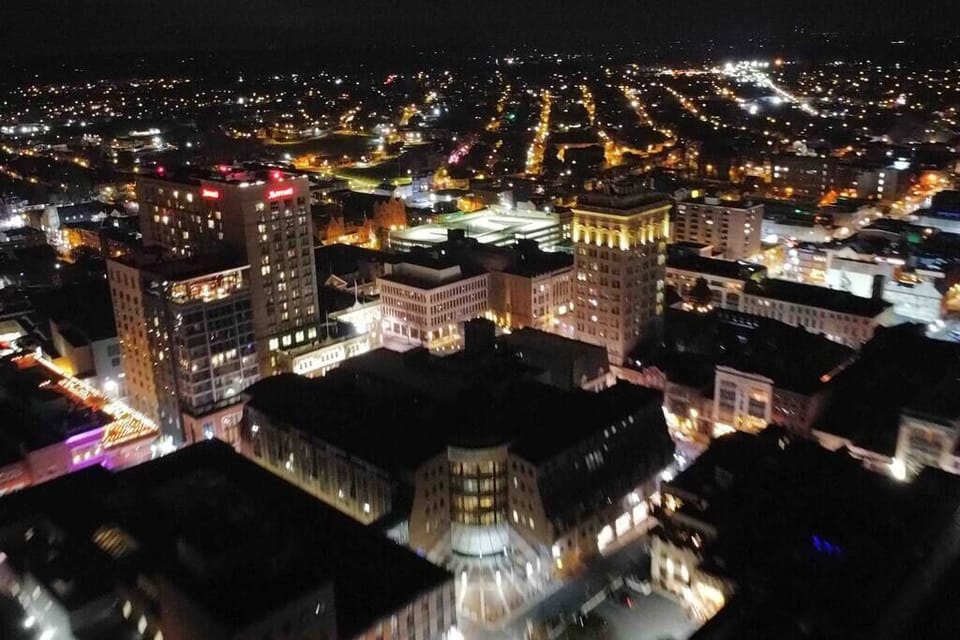 Walk to Downtown Markets, Galleries & Restaurants