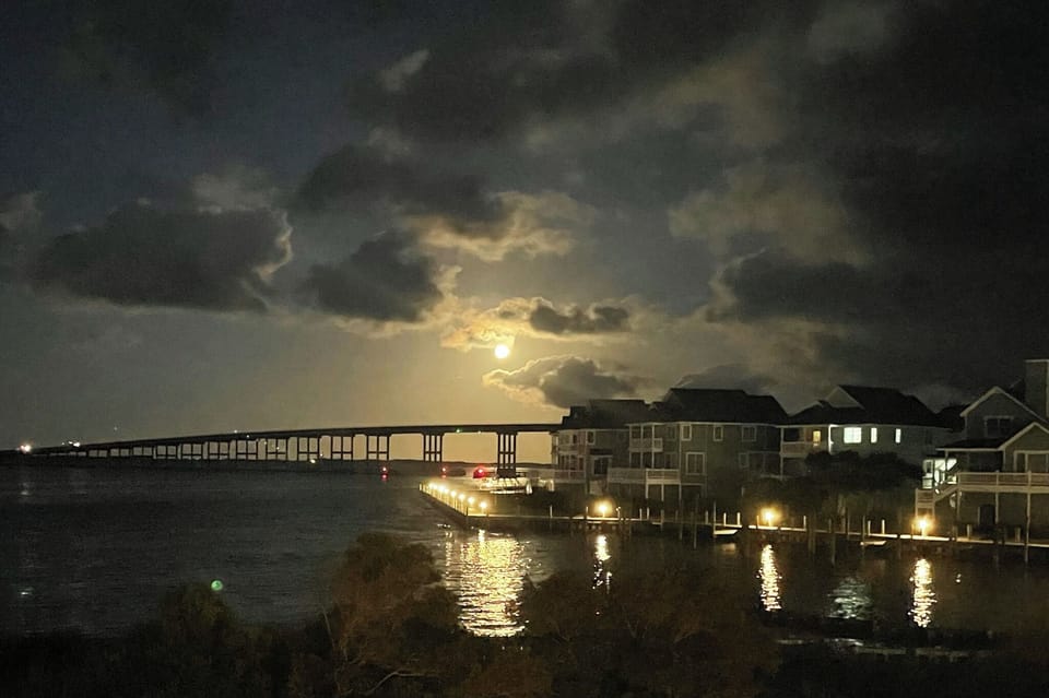 PC913: Captain's Quarters | Moonlight View from Deck