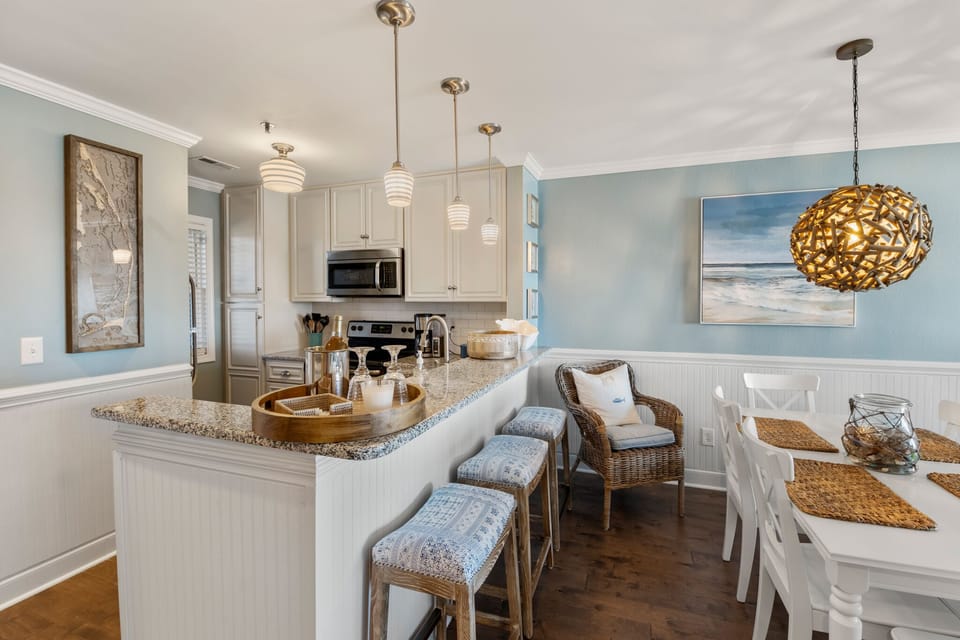 PC913: Captain's Quarters | Dining Area and Kitchen