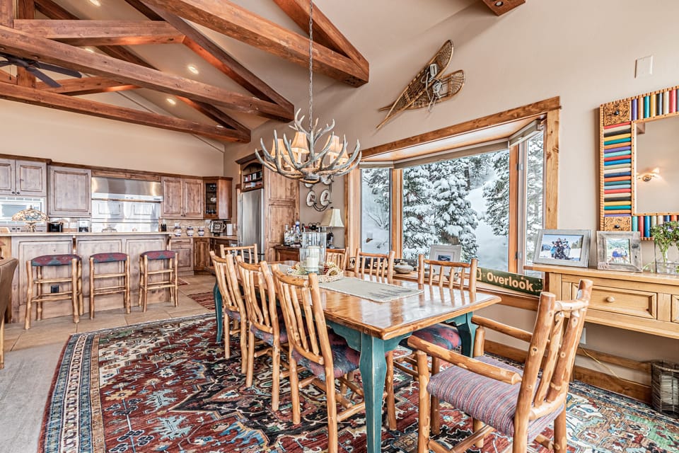 Dining Area & Kitchen