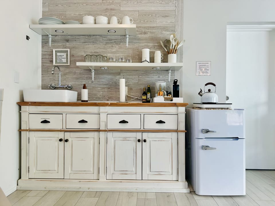 Kitchenette: induction burner, coffee, tea, microwave, mini fridge, toaster oven