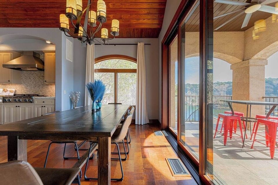Dining Area - Walker Luxury Vacation Rentals