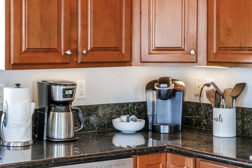 Dine in style with a kitchen that has modern appliances and beautiful finishes.