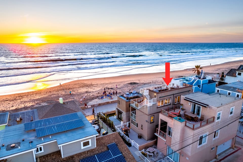 Breathtaking view at the San Diego sunset. 