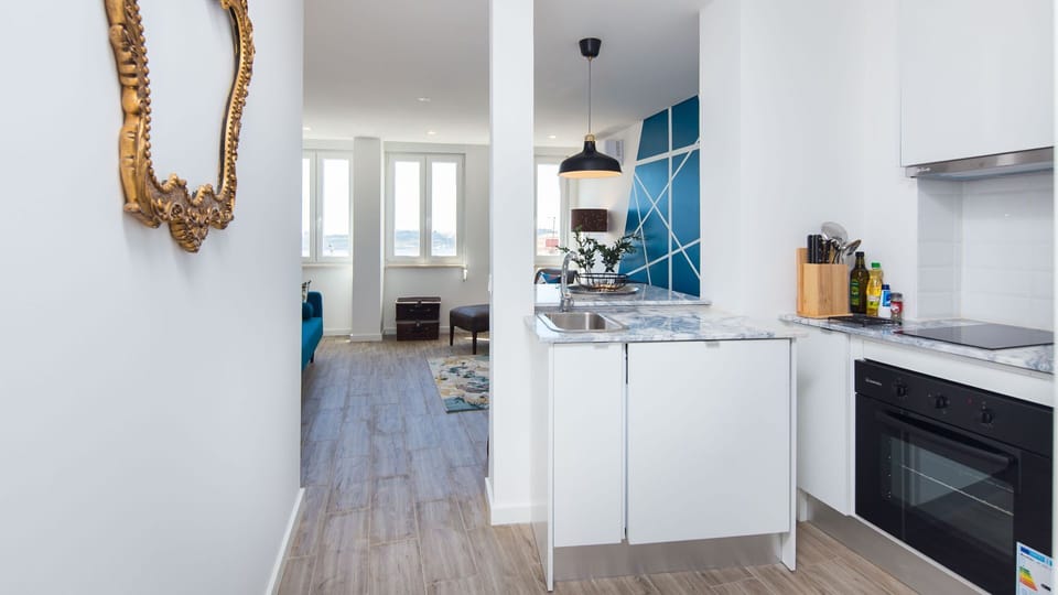 The kitchenette has everything you need for your home-cooked meals. #homecooking #portugal #pt #lisbon