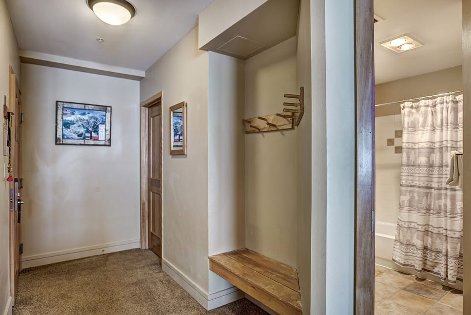 Flooring, Floor, Indoors, Building, Staircase