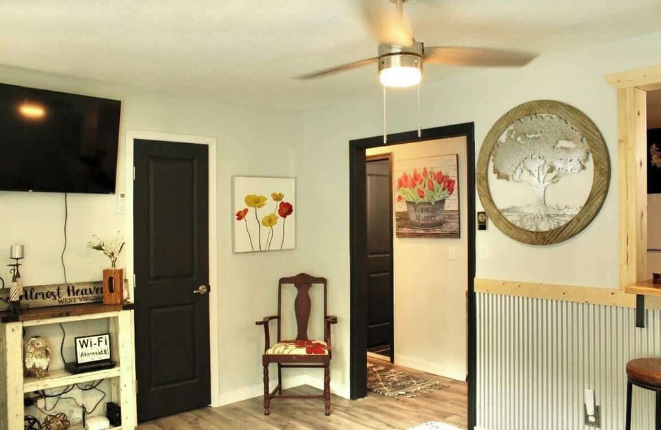 Guests love the “Country Classy” décor at Greenbrier Getaway.