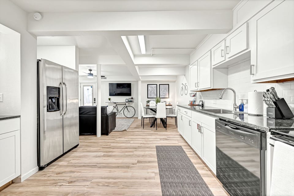 Fully size kitchen with dishwasher