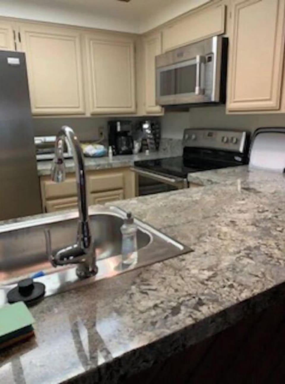 Kitchen and breakfast bar