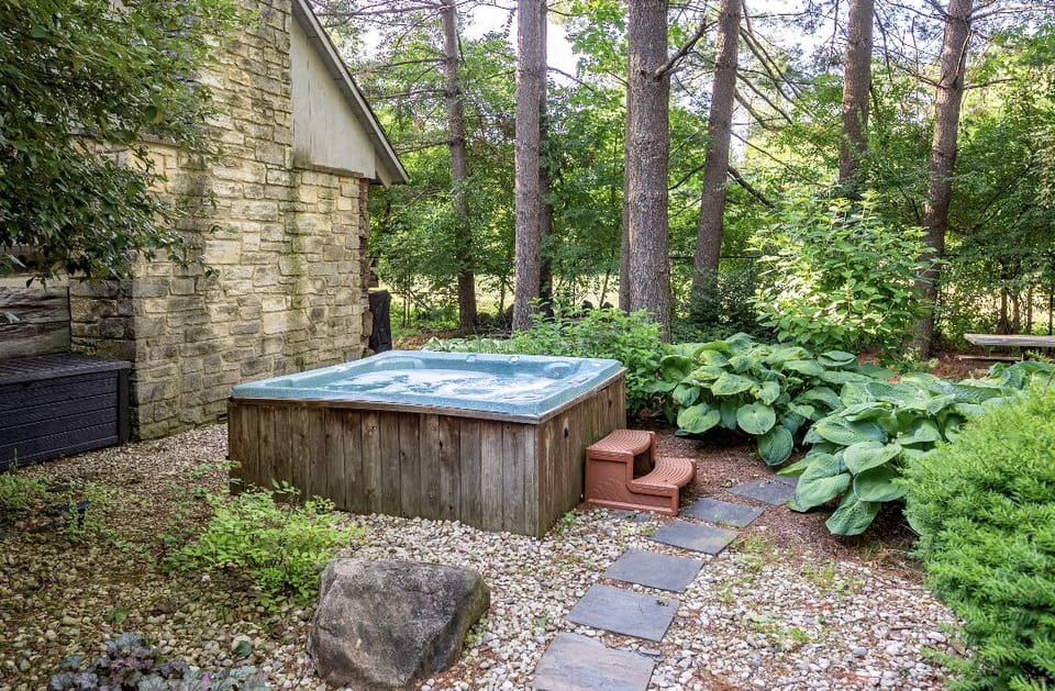 Outdoor spa tub