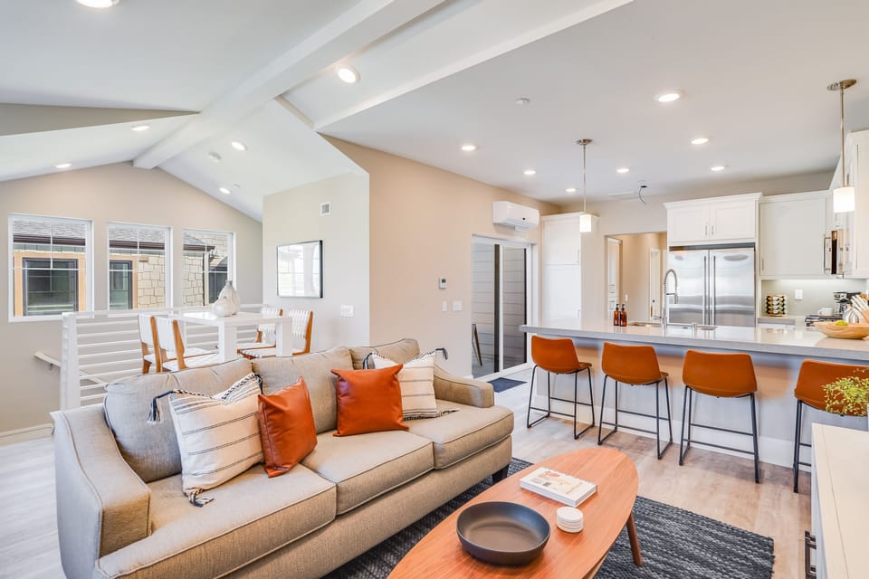 Lots of space with an abundance of natural light. Designer furniture throughout 