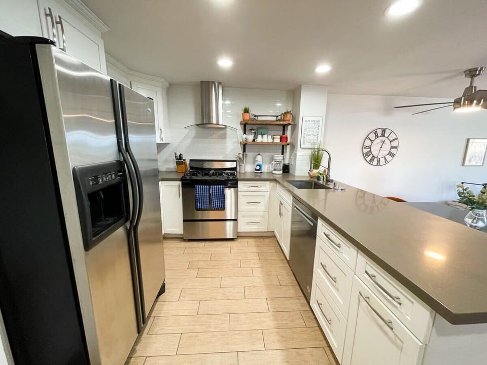 Full kitchen