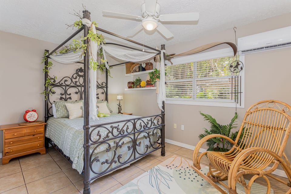 Queen size bed located in the guest house.