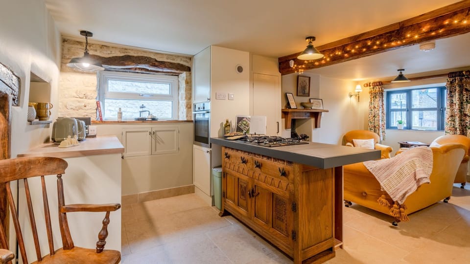 Kitchen and Living Area, Cotswold Way Cottage, Bolthole Retreats