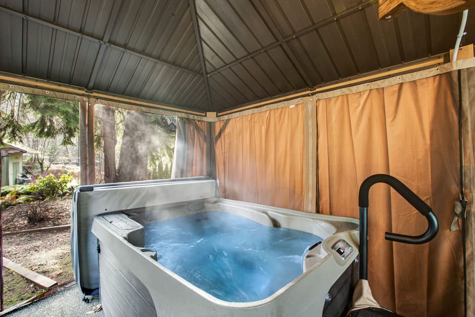 Indoor spa tub