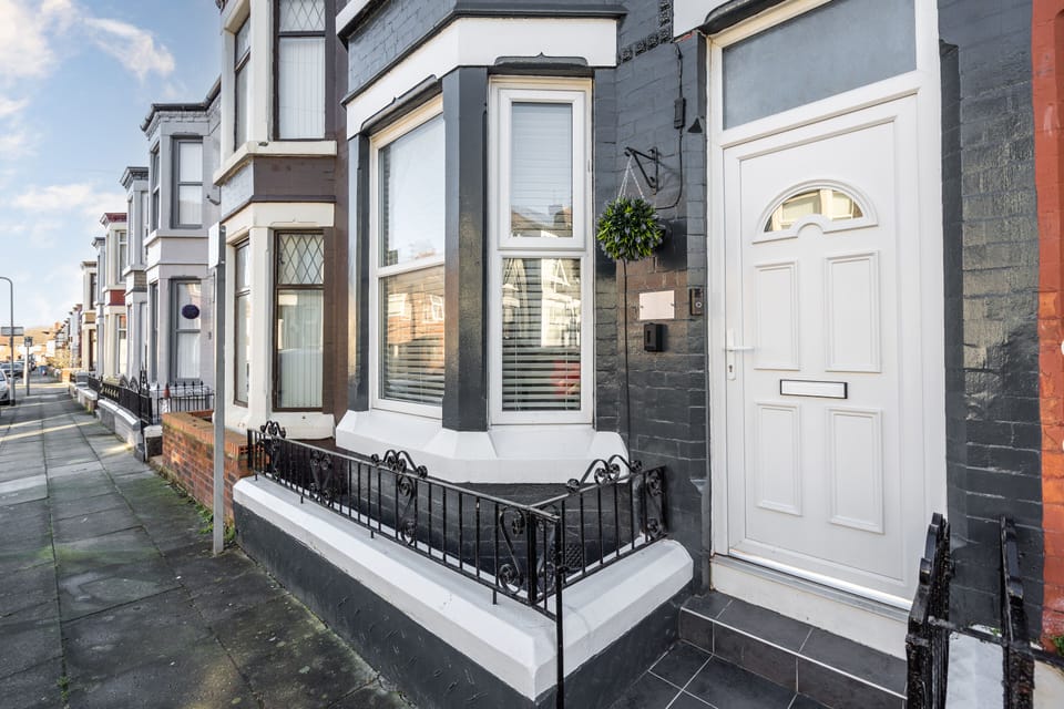 FRONT OF HOUSE