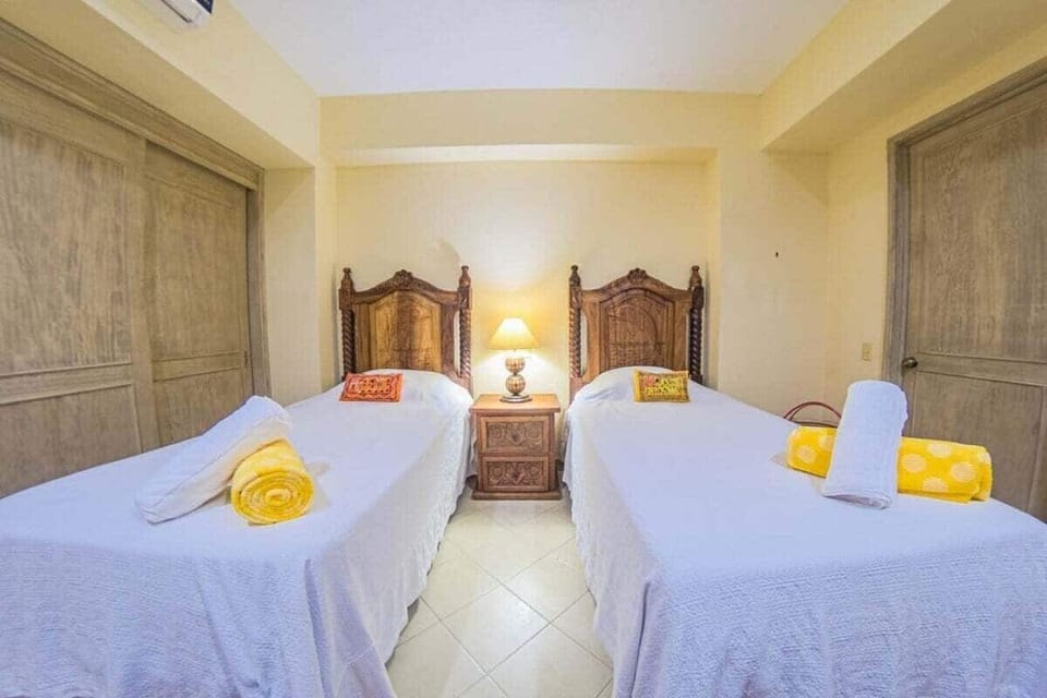 Guest Bedroom - 2 Single Beds